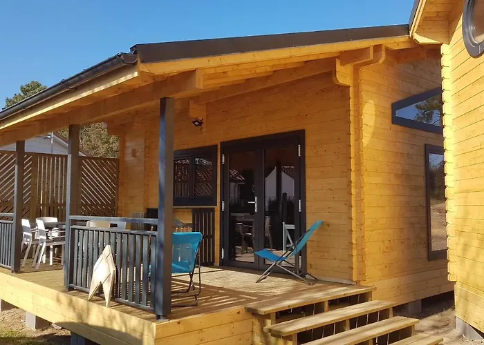 Le Logis 3 Etoiles 圣让-德蒙