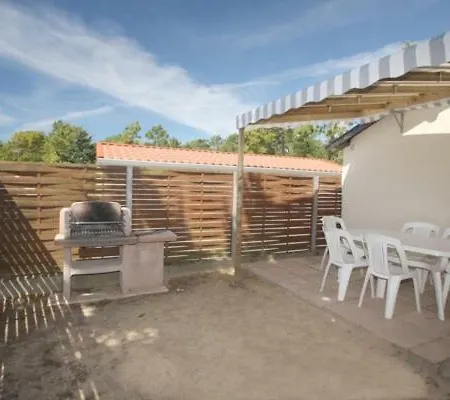 Le Logis 3 Etoiles Κάμπινγκ Σαιν-Ζαν-ντε-Μον