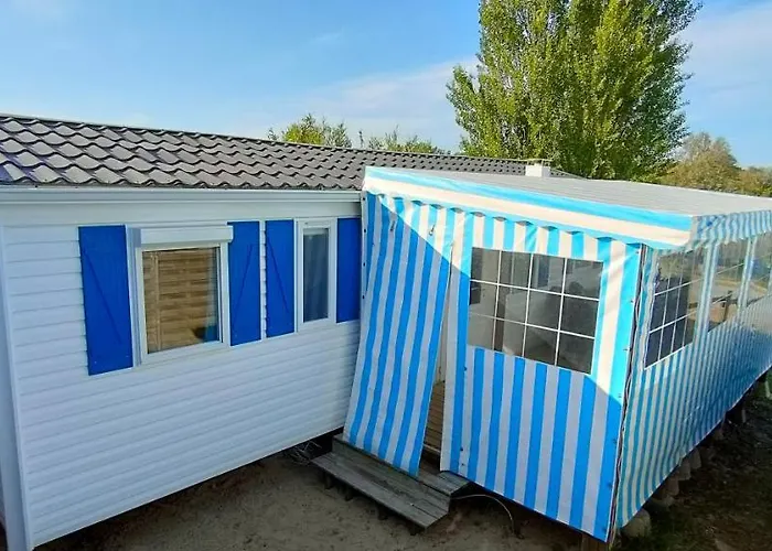 Le Logis 3 Etoiles Кемпинг Сен-Жан-де-Мон